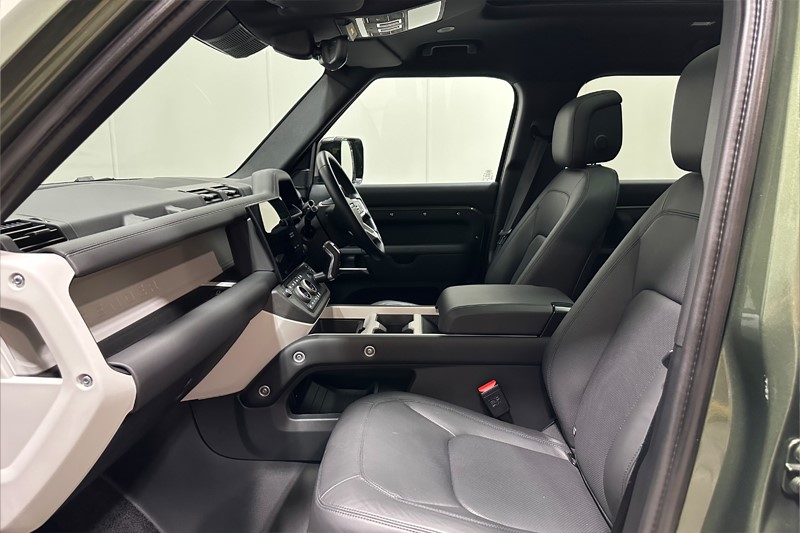 2026 (26) LAND ROVER DEFENDER 3.0 D250 X-Dynamic HSE 110 5dr Auto 5818566