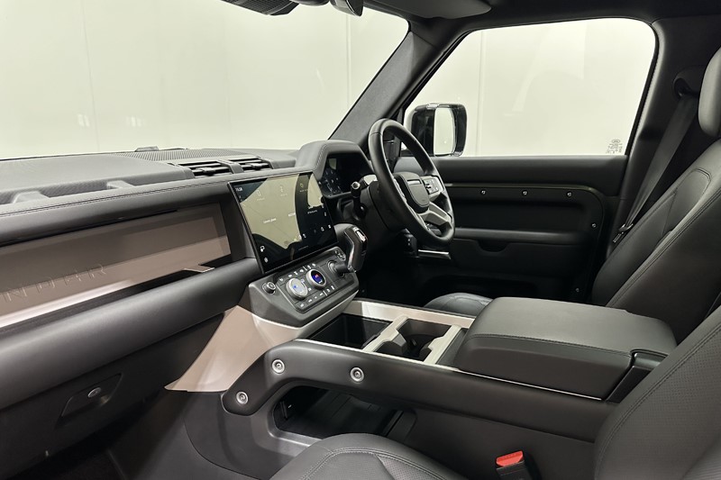 2026 (26) LAND ROVER DEFENDER 3.0 D250 X-Dynamic HSE 110 5dr Auto 5818600