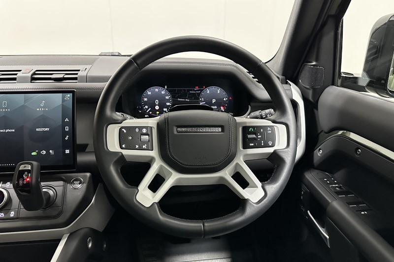 2026 (26) LAND ROVER DEFENDER 3.0 D250 X-Dynamic HSE 110 5dr Auto 5818574