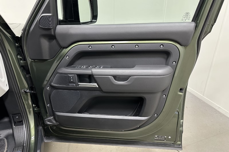 2026 (26) LAND ROVER DEFENDER 3.0 D250 X-Dynamic HSE 110 5dr Auto 5818576