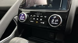 2022 (22) JAGUAR E-PACE 2.0 D200 R-Dynamic Black 5dr Auto 5131115