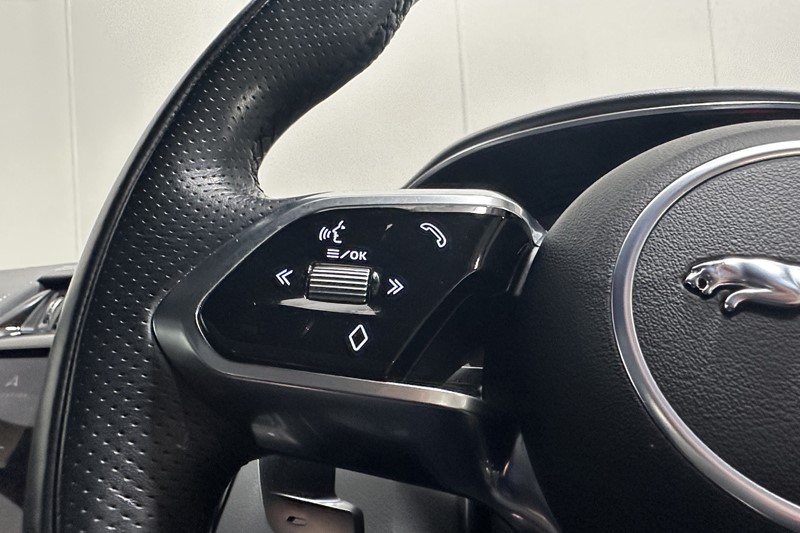 2022 (22) JAGUAR E-PACE 2.0 D200 R-Dynamic Black 5dr Auto 5131105