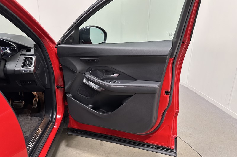 2022 (22) JAGUAR E-PACE 2.0 D200 R-Dynamic Black 5dr Auto 5131096