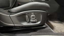 2022 (22) JAGUAR E-PACE 2.0 D200 R-Dynamic Black 5dr Auto 5131100