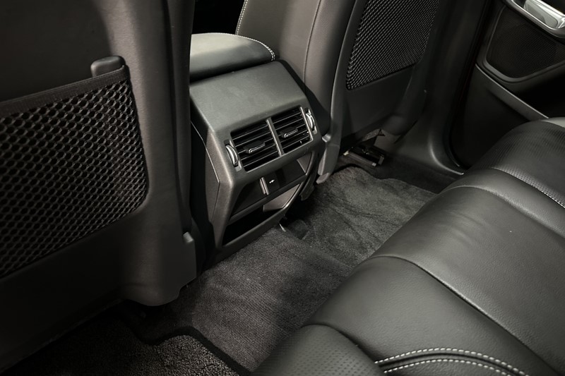 2022 (22) JAGUAR E-PACE 2.0 D200 R-Dynamic Black 5dr Auto 5131123