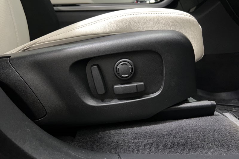 2023 (23) LAND ROVER RANGE ROVER VELAR 3.0 D300 MHEV R-Dynamic SE 5dr Auto 5137402