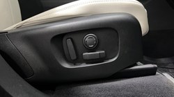 2023 (23) LAND ROVER RANGE ROVER VELAR 3.0 D300 MHEV R-Dynamic SE 5dr Auto 5137402