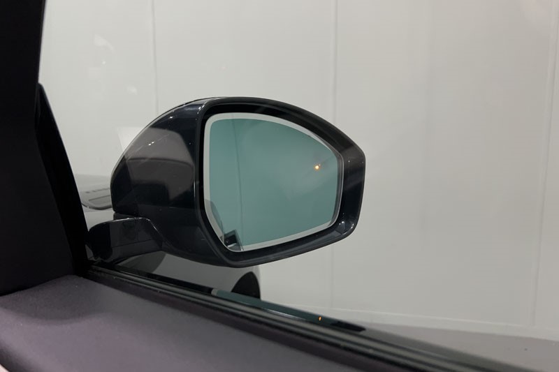 2023 (23) LAND ROVER RANGE ROVER VELAR 3.0 D300 MHEV R-Dynamic SE 5dr Auto 5137401