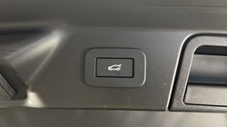 2023 (23) LAND ROVER RANGE ROVER VELAR 3.0 D300 MHEV R-Dynamic SE 5dr Auto 5137432