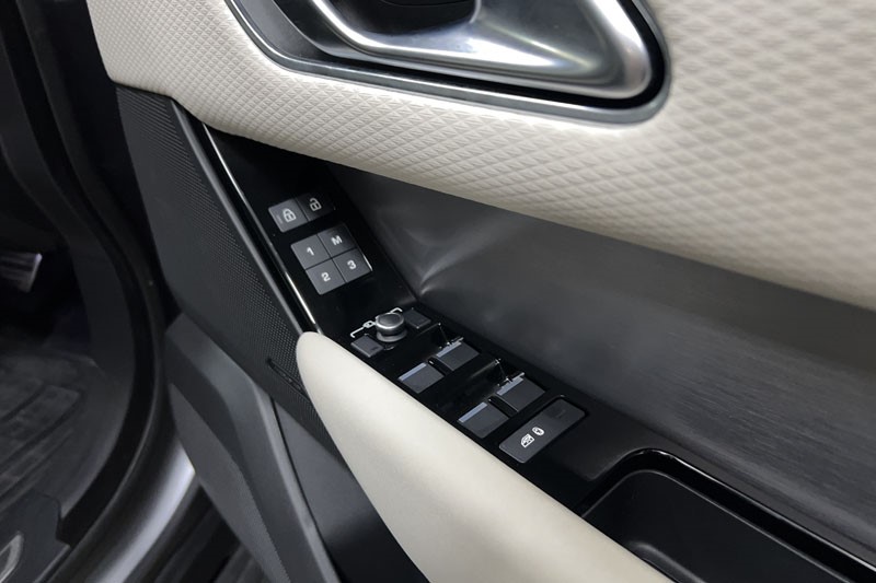 2023 (23) LAND ROVER RANGE ROVER VELAR 3.0 D300 MHEV R-Dynamic SE 5dr Auto 5137400