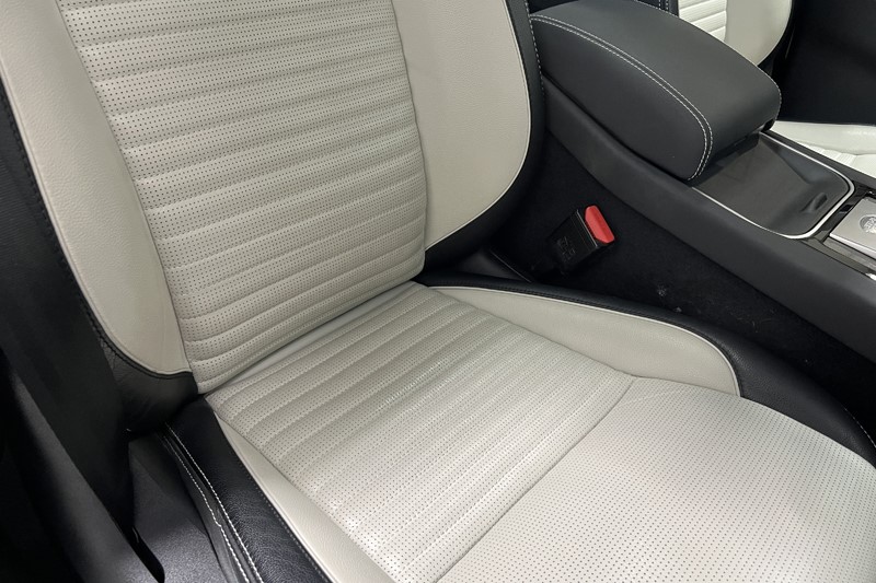 2021 (21) LAND ROVER DISCOVERY SPORT 2.0 P290 Black 5dr Auto [5 Seat] 5142737