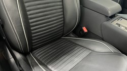 2023 (23) LAND ROVER DISCOVERY 3.0 D300 R-Dynamic HSE 5dr Auto 5141836