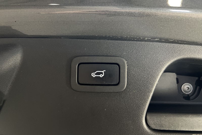 2020 (20) JAGUAR E-PACE 2.0d Chequered Flag Edition 5dr Auto 5145468