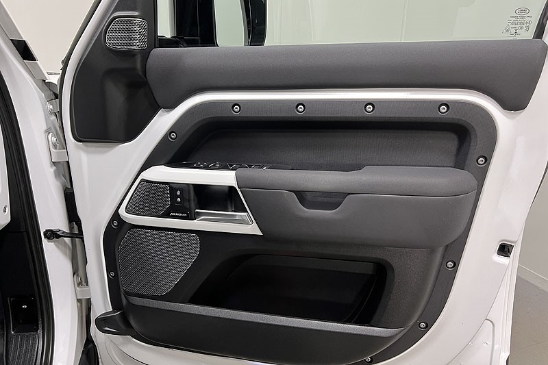 2022 (72) LAND ROVER DEFENDER 3.0 D250 SE 110 5dr Auto 5164367