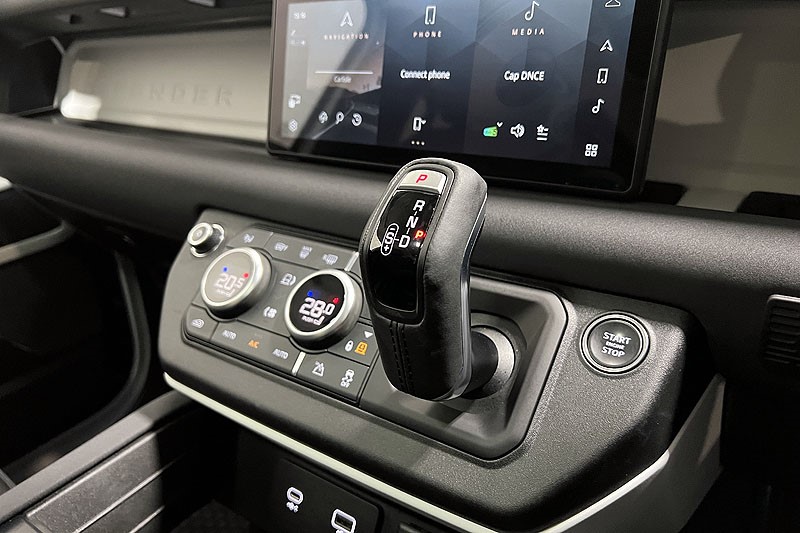 2022 (72) LAND ROVER DEFENDER 3.0 D250 SE 110 5dr Auto 5164378