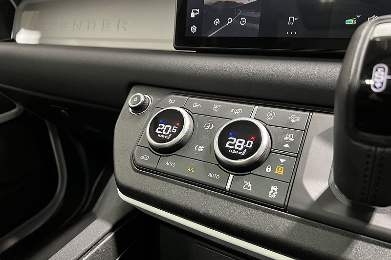 2022 (72) LAND ROVER DEFENDER 3.0 D250 SE 110 5dr Auto 5164379