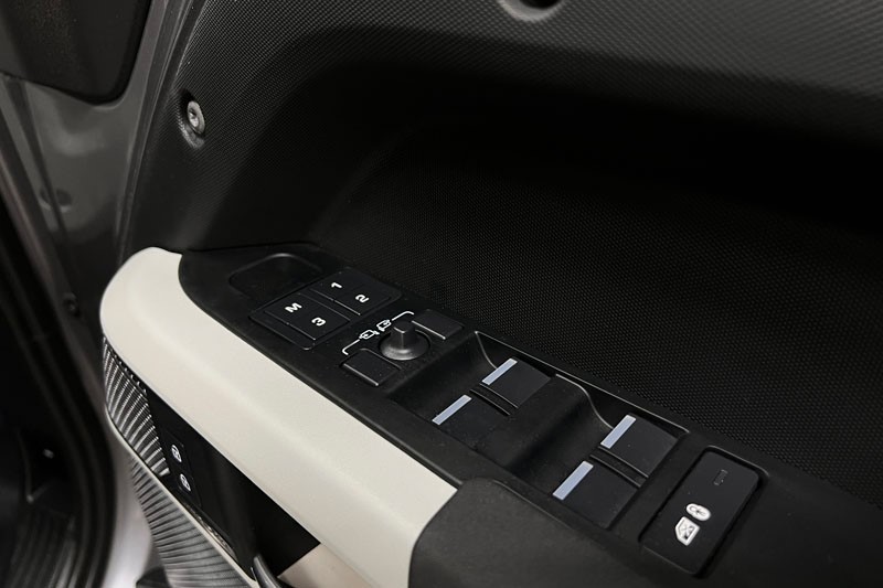 2022 (72) LAND ROVER DEFENDER 3.0 D300 SE 110 5dr Auto 5163500