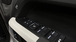 2022 (72) LAND ROVER DEFENDER 3.0 D300 SE 110 5dr Auto 5163500