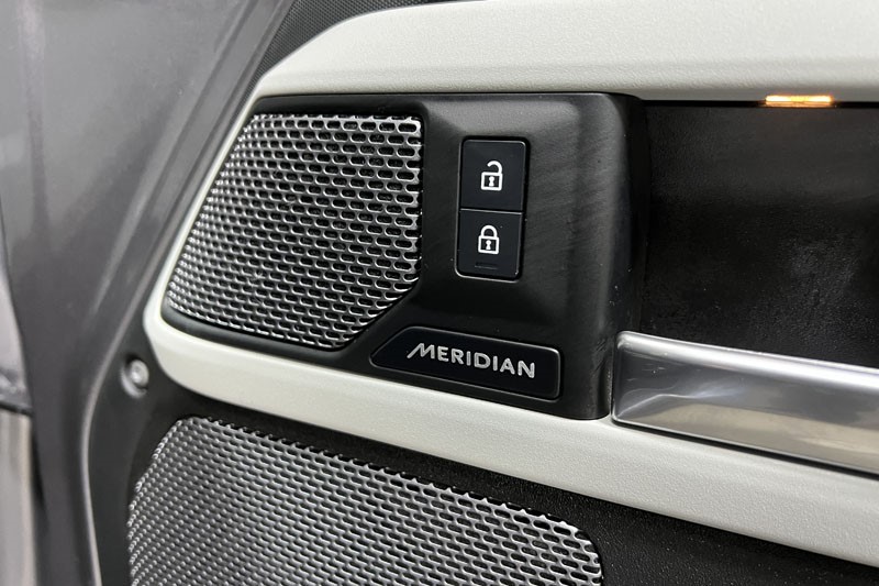 2022 (72) LAND ROVER DEFENDER 3.0 D300 SE 110 5dr Auto 5163499