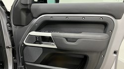 2022 (72) LAND ROVER DEFENDER 3.0 D300 SE 110 5dr Auto 5163498