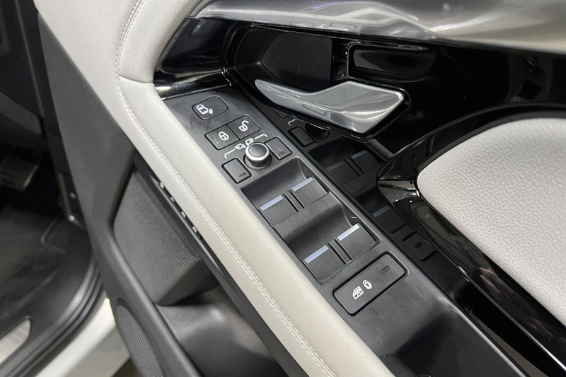 2020 (70) LAND ROVER RANGE ROVER EVOQUE 2.0 D180 First Edition 5dr Auto 5163387