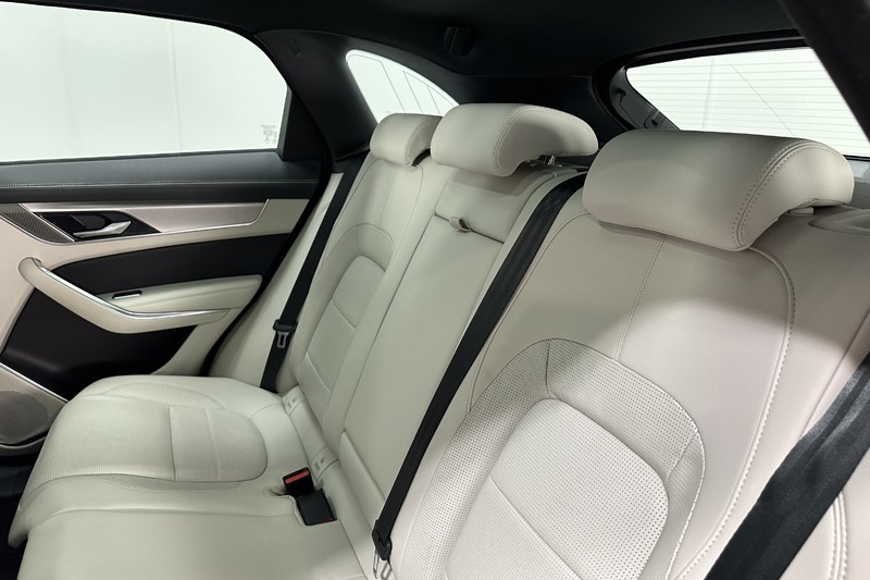 2022 (72) JAGUAR F-PACE 2.0 D200 R-Dynamic SE 5dr Auto AWD 5167574