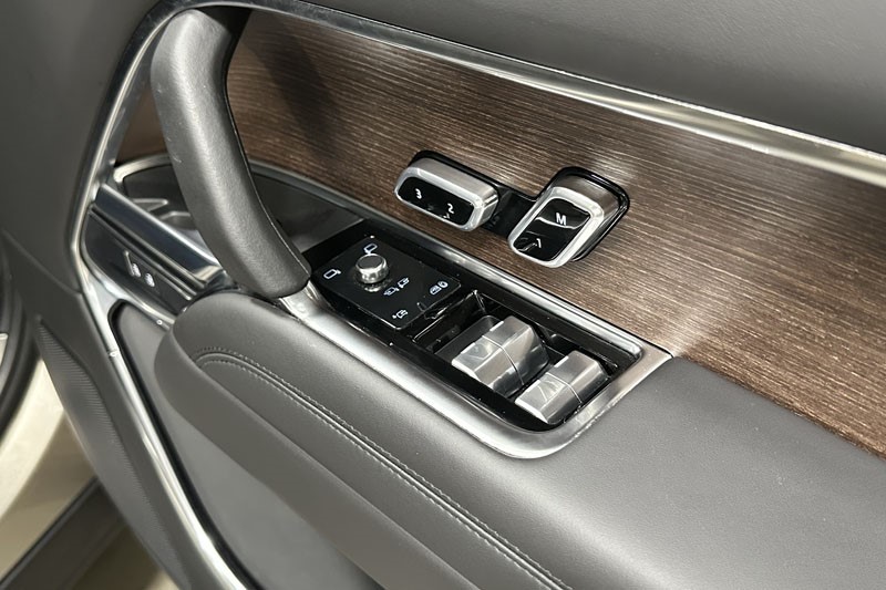 2024 (24) LAND ROVER RANGE ROVER 3.0 D300 SE 4dr Auto 5166029