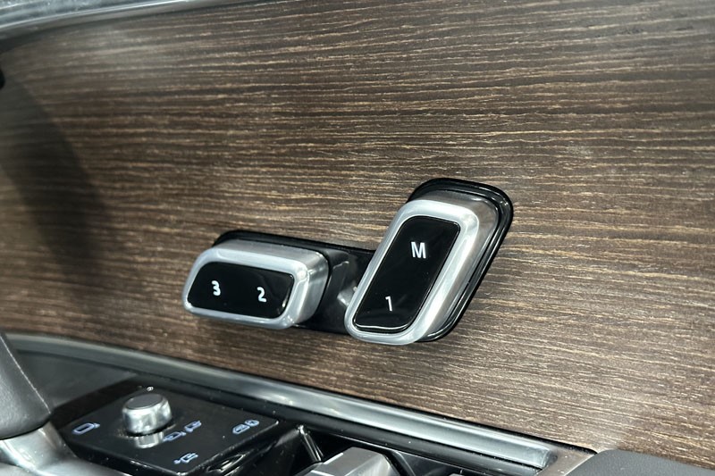 2024 (24) LAND ROVER RANGE ROVER 3.0 D300 SE 4dr Auto 5166030