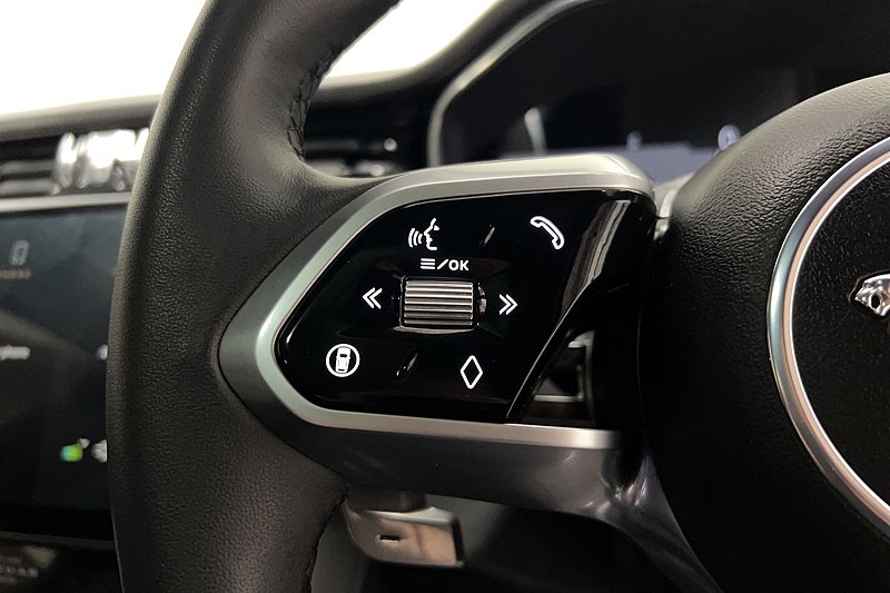 2024 (24) JAGUAR F-PACE 2.0 D200 R-Dynamic SE Black 5dr Auto AWD 5169081