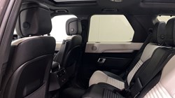 2023 (23) LAND ROVER DISCOVERY 3.0 D300 Dynamic SE 5dr Auto 5192462