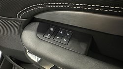 2023 (73) LAND ROVER DISCOVERY 3.0 D300 Dynamic SE 5dr Auto 5180544