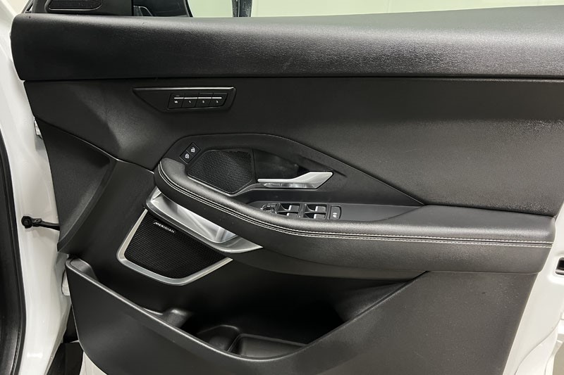 2023 (73) JAGUAR E-PACE 2.0 D200 R-Dynamic SE Black 5dr Auto 5185505