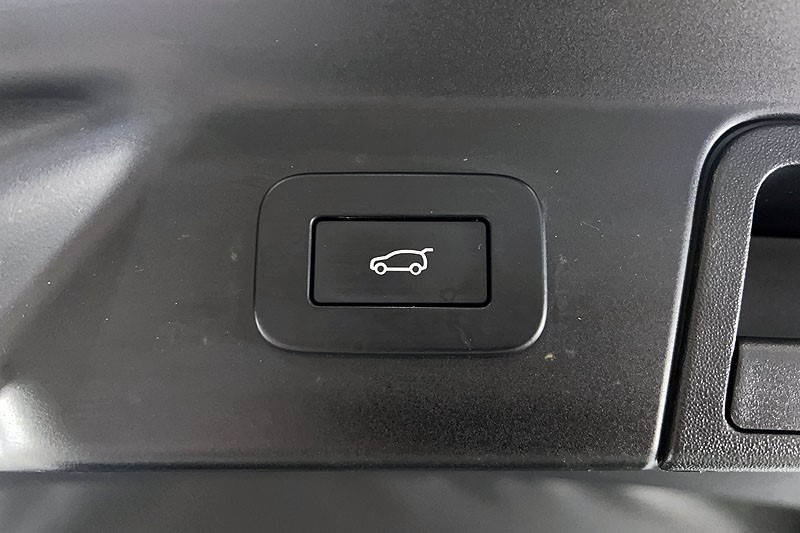 2023 (23) LAND ROVER RANGE ROVER VELAR 2.0 D200 MHEV Dynamic SE 5dr Auto 5237341