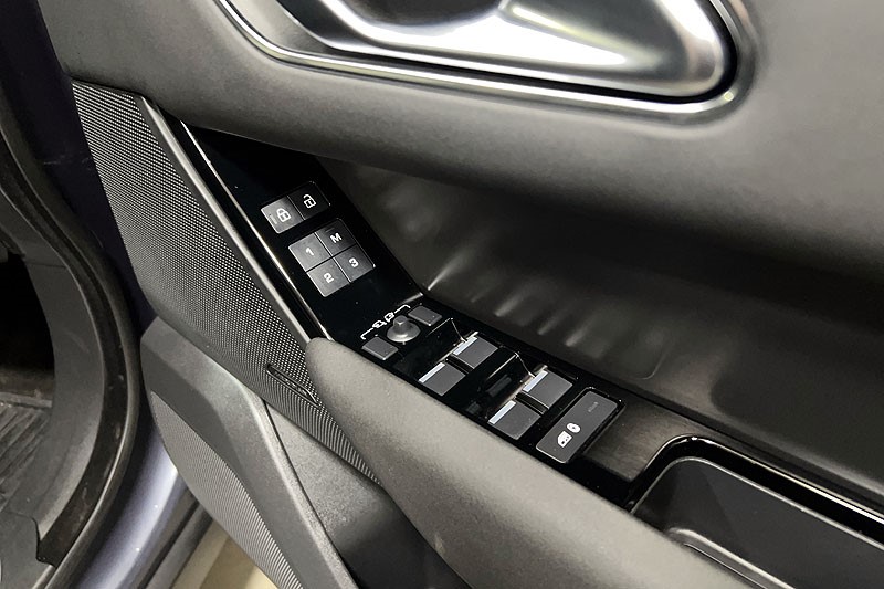 2023 (23) LAND ROVER RANGE ROVER VELAR 2.0 D200 MHEV Dynamic SE 5dr Auto 5237312