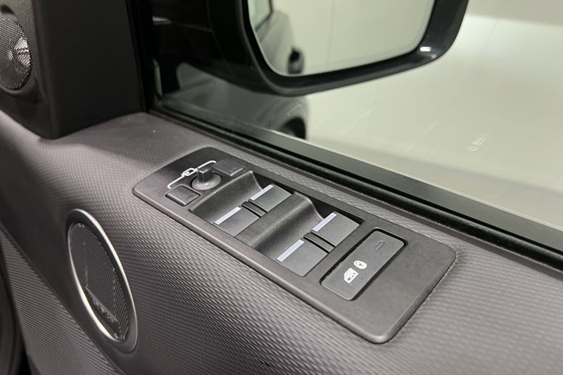 2022 (22) LAND ROVER DISCOVERY 3.0 D300 R-Dynamic SE 5dr Auto 5205100