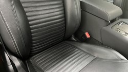 2022 (22) LAND ROVER DISCOVERY 3.0 D300 R-Dynamic SE 5dr Auto 5205103