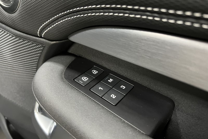 2022 (22) LAND ROVER DISCOVERY 3.0 D300 R-Dynamic SE 5dr Auto 5205098