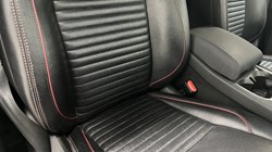 2021 (21) LAND ROVER DISCOVERY SPORT 2.0 D200 R-Dynamic S Plus 5dr Auto 5195530