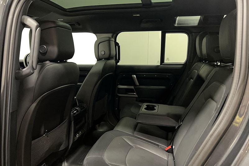 2023 (23) LAND ROVER DEFENDER 3.0 D300 X-Dynamic HSE 110 5dr Auto 5283541