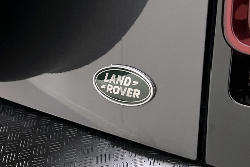 2023 (23) LAND ROVER DEFENDER 3.0 D300 X-Dynamic HSE 110 5dr Auto 5283549