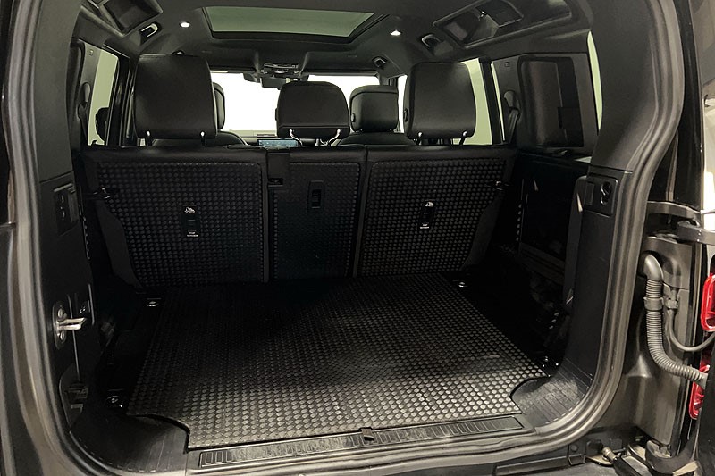 2023 (23) LAND ROVER DEFENDER 3.0 D300 X-Dynamic HSE 110 5dr Auto 5283543