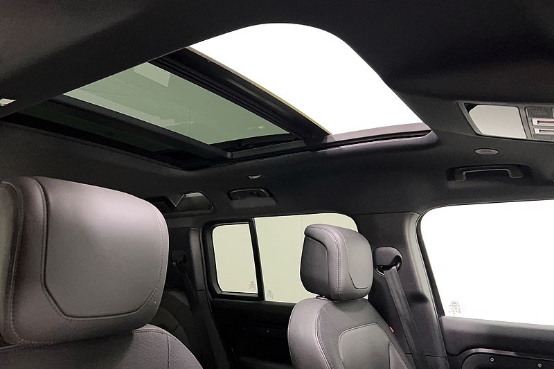 2023 (23) LAND ROVER DEFENDER 3.0 D300 X-Dynamic HSE 110 5dr Auto 5283518