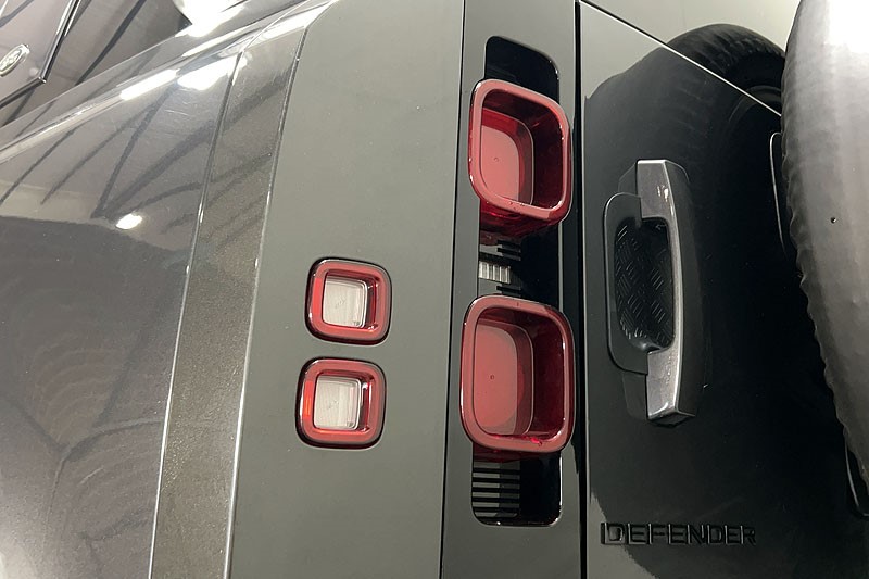 2023 (23) LAND ROVER DEFENDER 3.0 D300 X-Dynamic HSE 110 5dr Auto 5283545