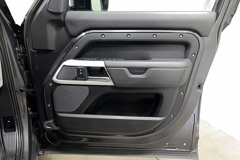 2023 (23) LAND ROVER DEFENDER 3.0 D300 X-Dynamic HSE 110 5dr Auto 5283510