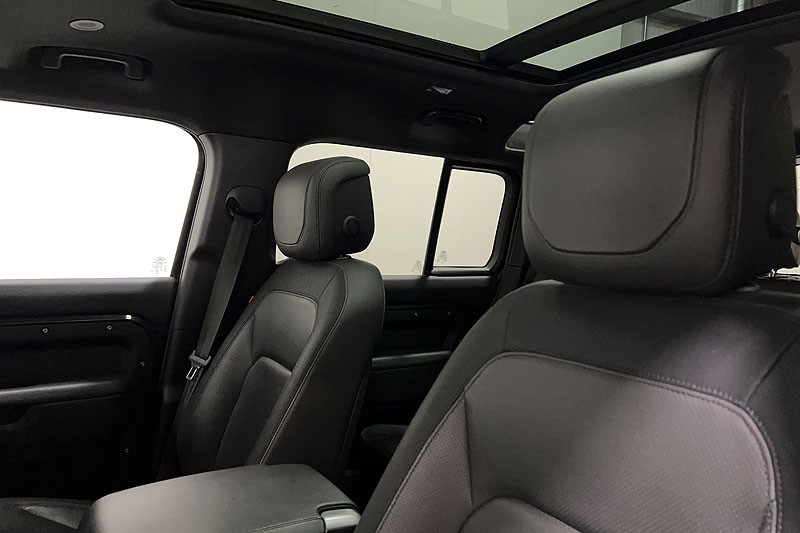 2023 (23) LAND ROVER DEFENDER 3.0 D300 X-Dynamic HSE 110 5dr Auto 5283536