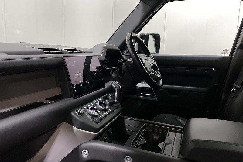 2023 (23) LAND ROVER DEFENDER 3.0 D300 X-Dynamic HSE 110 5dr Auto 5283535