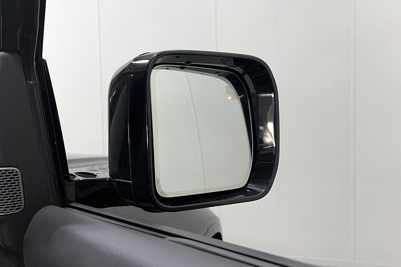 2023 (23) LAND ROVER DEFENDER 3.0 D300 X-Dynamic HSE 110 5dr Auto 5283513