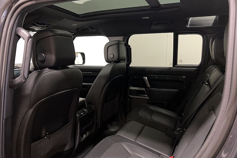 2023 (23) LAND ROVER DEFENDER 3.0 D300 X-Dynamic HSE 110 5dr Auto 5283537