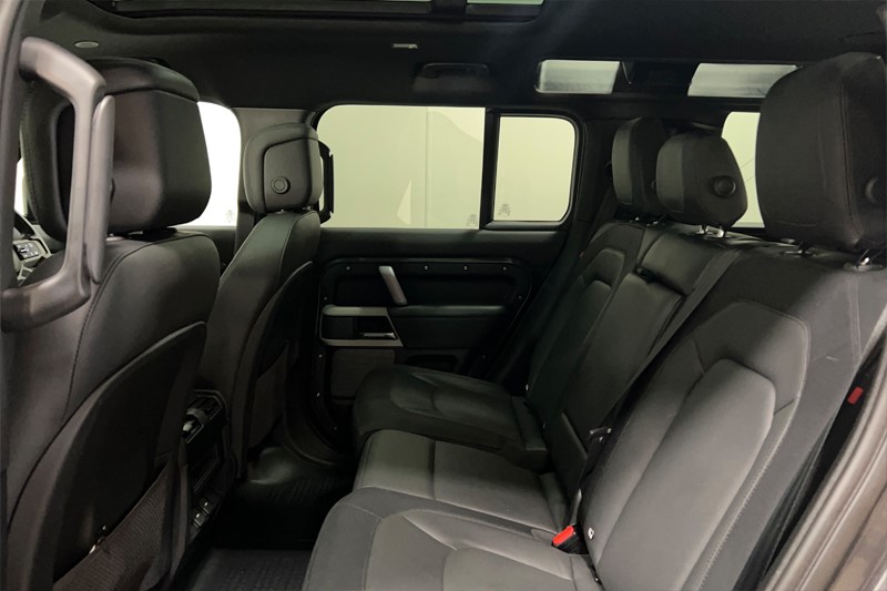 2023 (23) LAND ROVER DEFENDER 3.0 D300 X-Dynamic HSE 110 5dr Auto 5283501