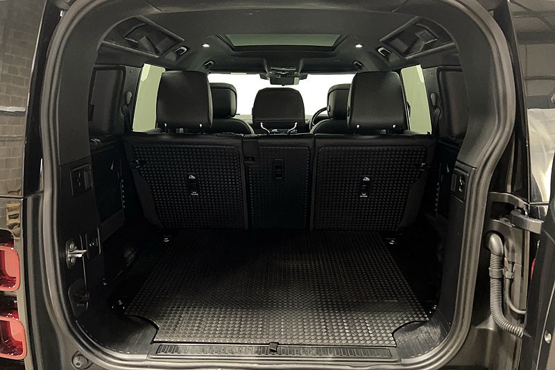 2023 (23) LAND ROVER DEFENDER 3.0 D300 X-Dynamic HSE 110 5dr Auto 5283542